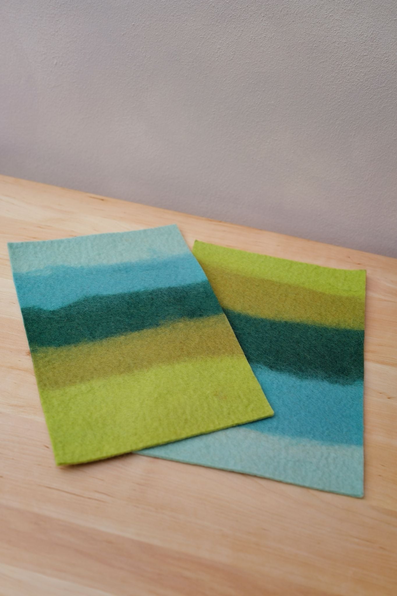 Grün/blau2 Filzplatten 20 x 30 cm, ca.4mm, handgemacht