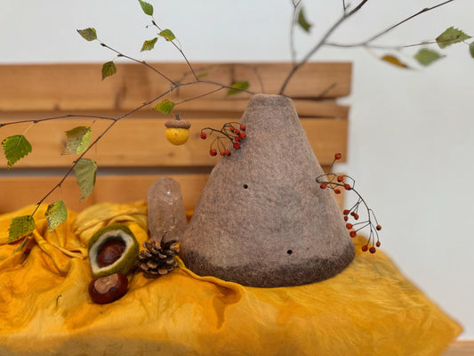 Filzvase für den Jahreszeitentisch braun