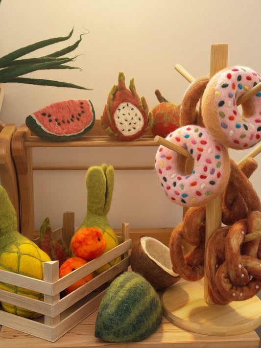 1x Filz Donut mit Streuseln – Handgemachtes Spielzeug für Kaufladen und Kinderküche