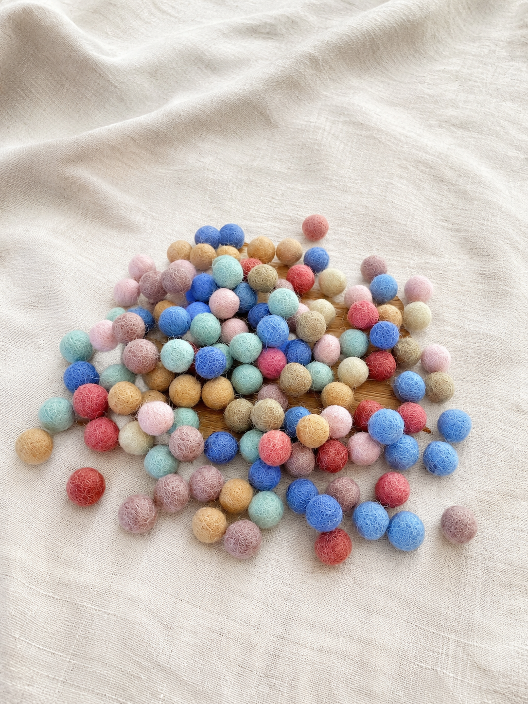100 gemischte 1cm Kugeln pastellfarbene