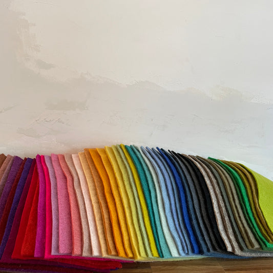 Filzplatten Schurwolle kaufen
handgemachter Filz 20x30 cm
Bastelfilz Naturmaterial
Filzplatten für Waldorfpädagogik
Filz basteln mit Kindern
Jahreszeitentisch gestalten
nachhaltiges Bastelmaterial Filz
Montessori Bastelideen
Filz für Waldorfpuppen
Naturfilz für DIY Projekte