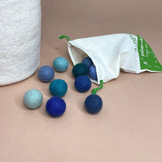 Die wichtigsten Schlüsselwörter für den Text über die Filzkugeln von 8-Natur sind: 1. Filzkugeln 2. Merinowolle 3. ökologisch 4. nachhaltig 5. Bastelprojekte 6. Girlanden 7. Filzuntersetzer 8. Filzteppiche 9. Nepal 10. soziale Kooperativen 11. schneller Versand 12. 8-Natur 13. kreative Gestaltung 14. Qualität 15. Handarbeit
Filzkugeln: Kreative Möglichkeiten für Bastelprojekte
Filzkugeln sind vielseitige und handgefertigte Materialien, die sich hervorragend für eine Vielzahl von Bastelprojekten eignen. O