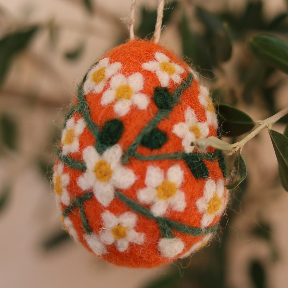 Filzei orange mit weißen Blumen - 8-Natur