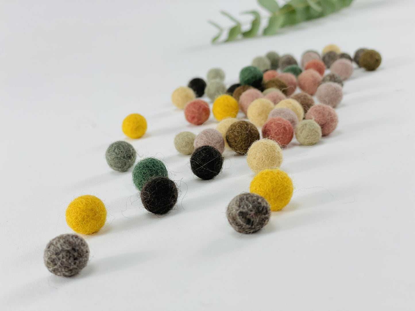 100 Filzkugeln 1 cm Natur Mix - 8-Natur