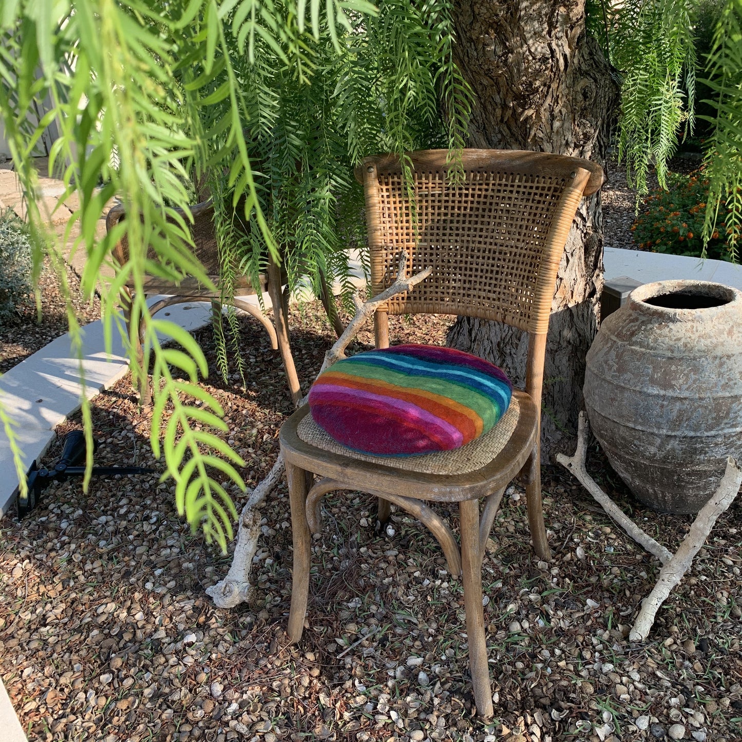 Rundes Stuhlkissen aus 100% reinem Merinofilz in Regenbogen dick Ca. 35 cm Durchmesser für Designerstühle, Bänke und Stühle - 8-Natur