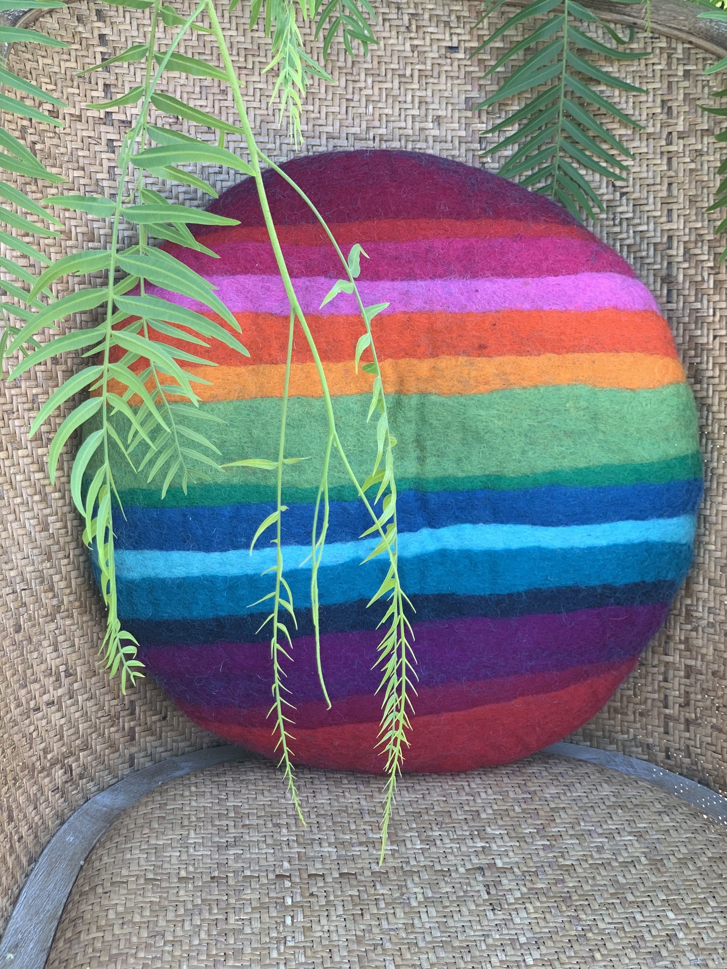 Rundes Stuhlkissen aus 100% reinem Merinofilz in Regenbogen dick Ca. 35 cm Durchmesser für Designerstühle, Bänke und Stühle - 8-Natur