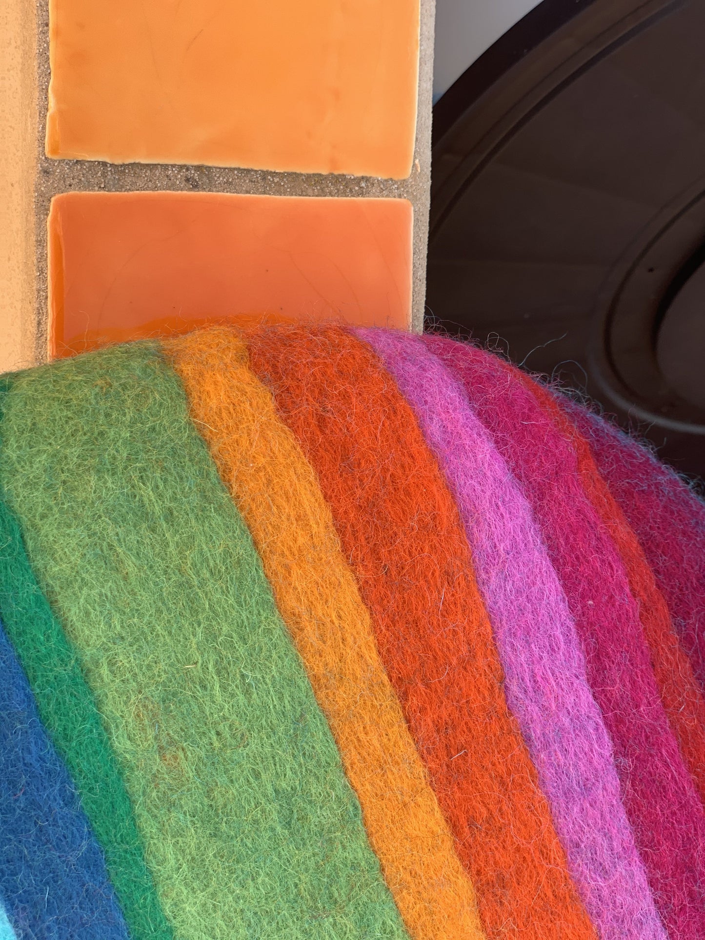 Rundes Stuhlkissen aus 100% reinem Merinofilz in Regenbogen dick Ca. 35 cm Durchmesser für Designerstühle, Bänke und Stühle - 8-Natur
