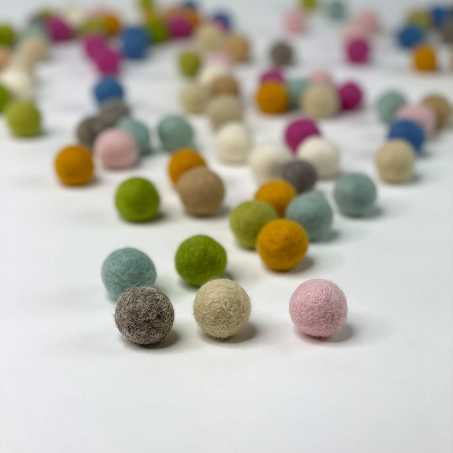 Filzkugeln Mix Himmelszelt ca.100 Stck. - 8-Natur