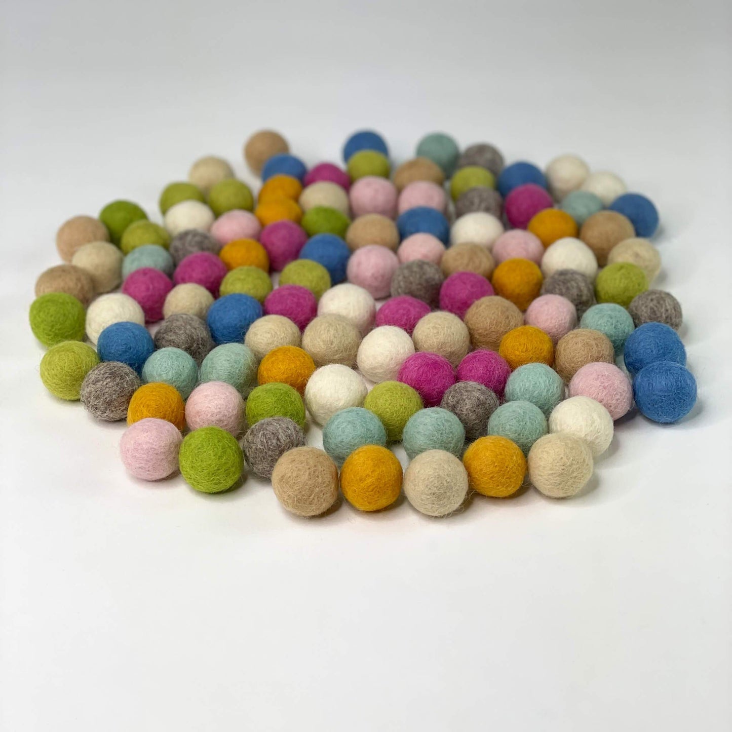 Filzkugeln Mix Himmelszelt ca.100 Stck. - 8-Natur