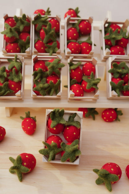 4 Gefilzte Erdbeeren – Spielobst