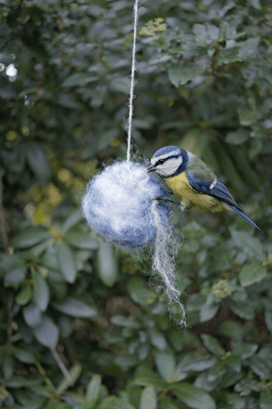 Vogelnestkugel aus Filz in blau
