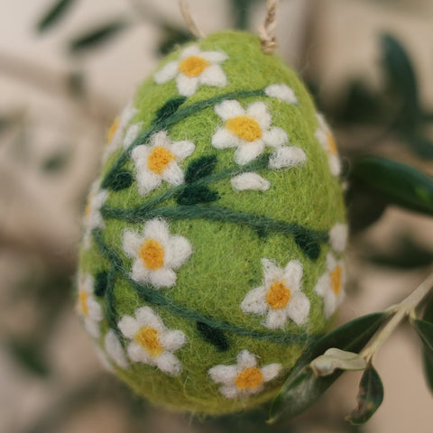 Filzei hellgrün mit Blumen