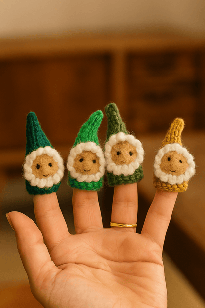 Wichtel mit gestrickter Mütze – 4er-Set in harmonischen Farbtönen