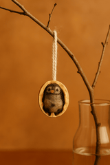 🦉 HuHu – kleine Filzeule in Walnussschale – handgemachter Anhänger mit Herz & Symbolkraft