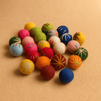 25 oder 50 Filzkugeln 2,3 cm, bestickt,bunt