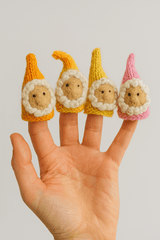 Wichtel mit gestrickter Mütze – 4er-Set in harmonischen Farbtönen