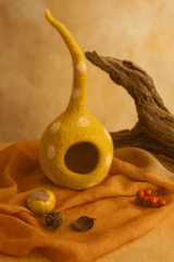 Filzhäuschen mit Zipfel – für Vögel & Wichtel – aus reiner Wolle