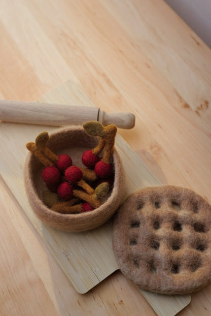 Kirschkuchen aus Filz natürliches Spiel für kleine Hände