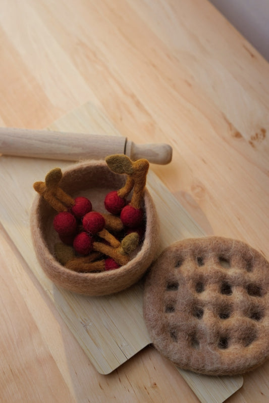 Kirschkuchen aus Filz natürliches Spiel für kleine Hände