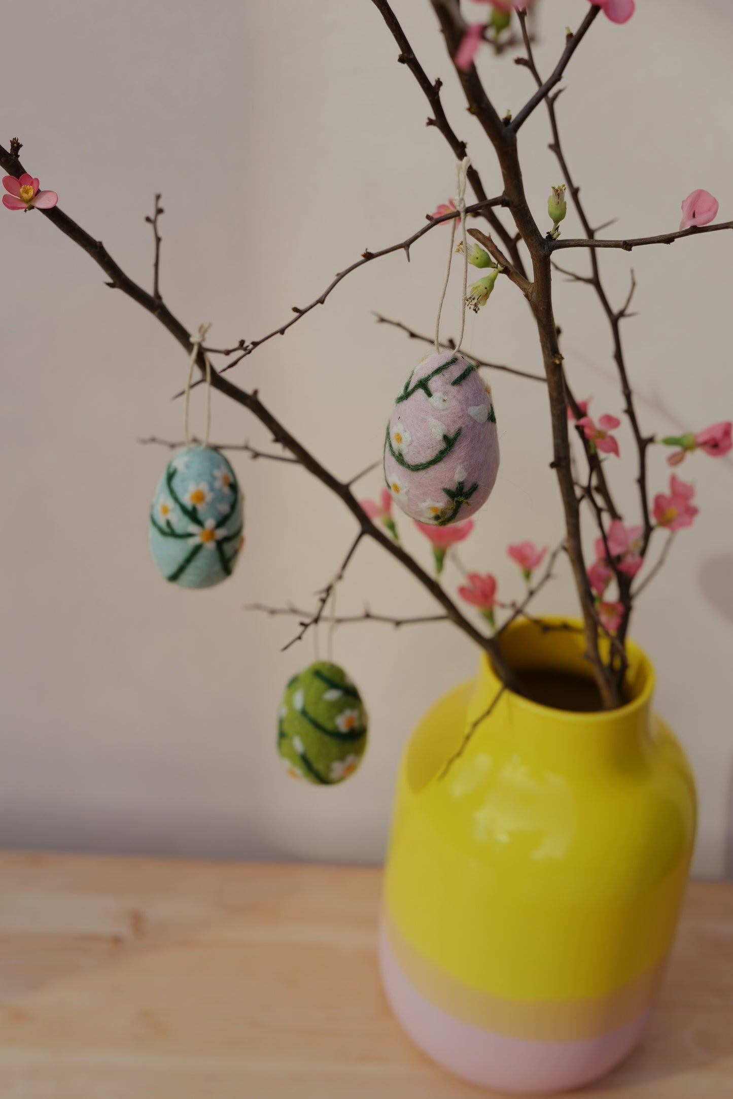 3 Filzeier mit Blumen Pastell