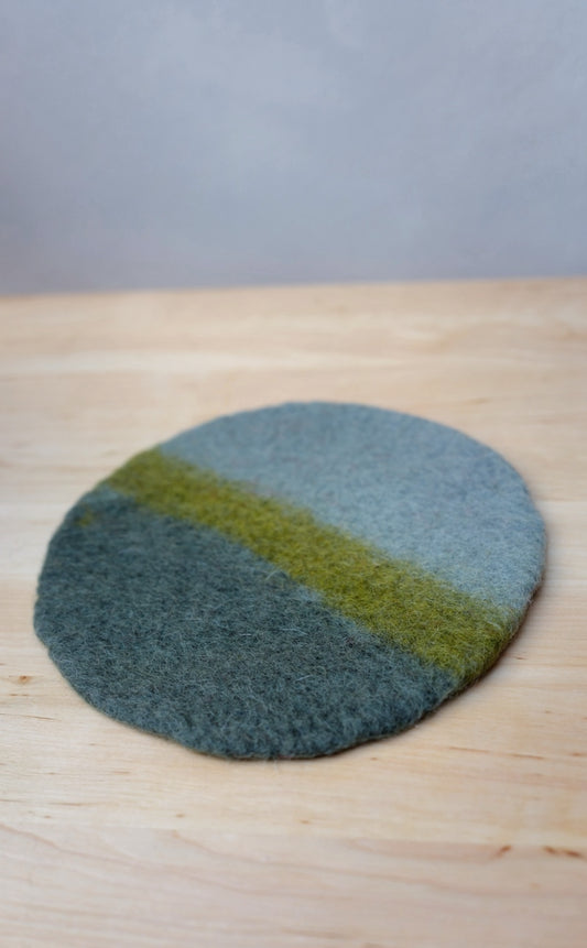 Runde Filzunterlage aus 100 % Wolle – Frühling · 2 Größen