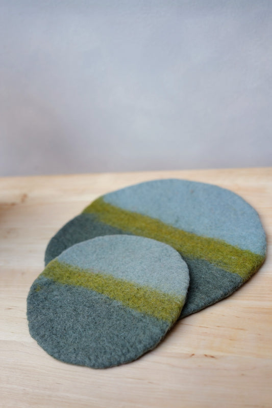 Runde Filzunterlage aus 100 % Wolle – Frühling · 2 Größen