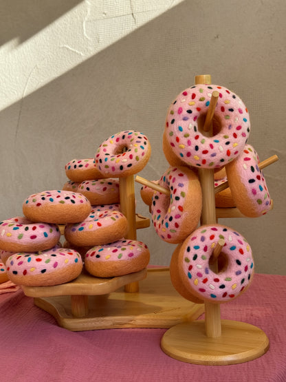 1x Filz Donut mit Streuseln – Handgemachtes Spielzeug für Kaufladen und Kinderküche