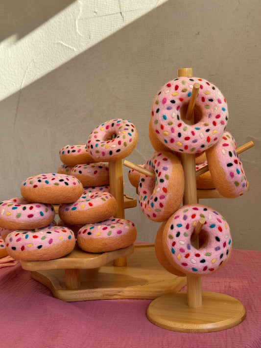 1x Filz Donut mit Streuseln – Handgemachtes Spielzeug für Kaufladen und Kinderküche