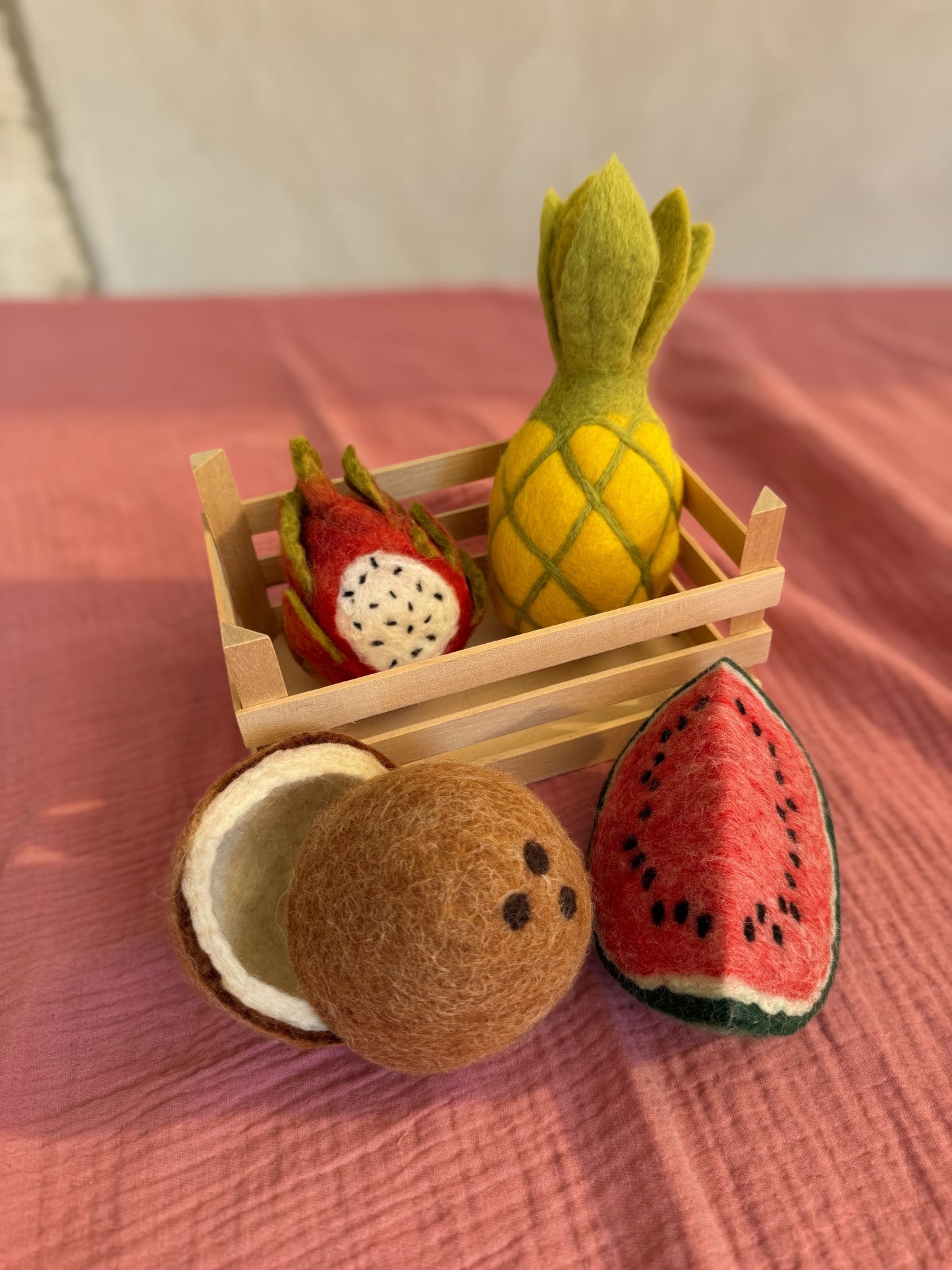 Filz Sommerkorb mit Früchten – Melone, Pitaya, Ananas & Kokosnuss