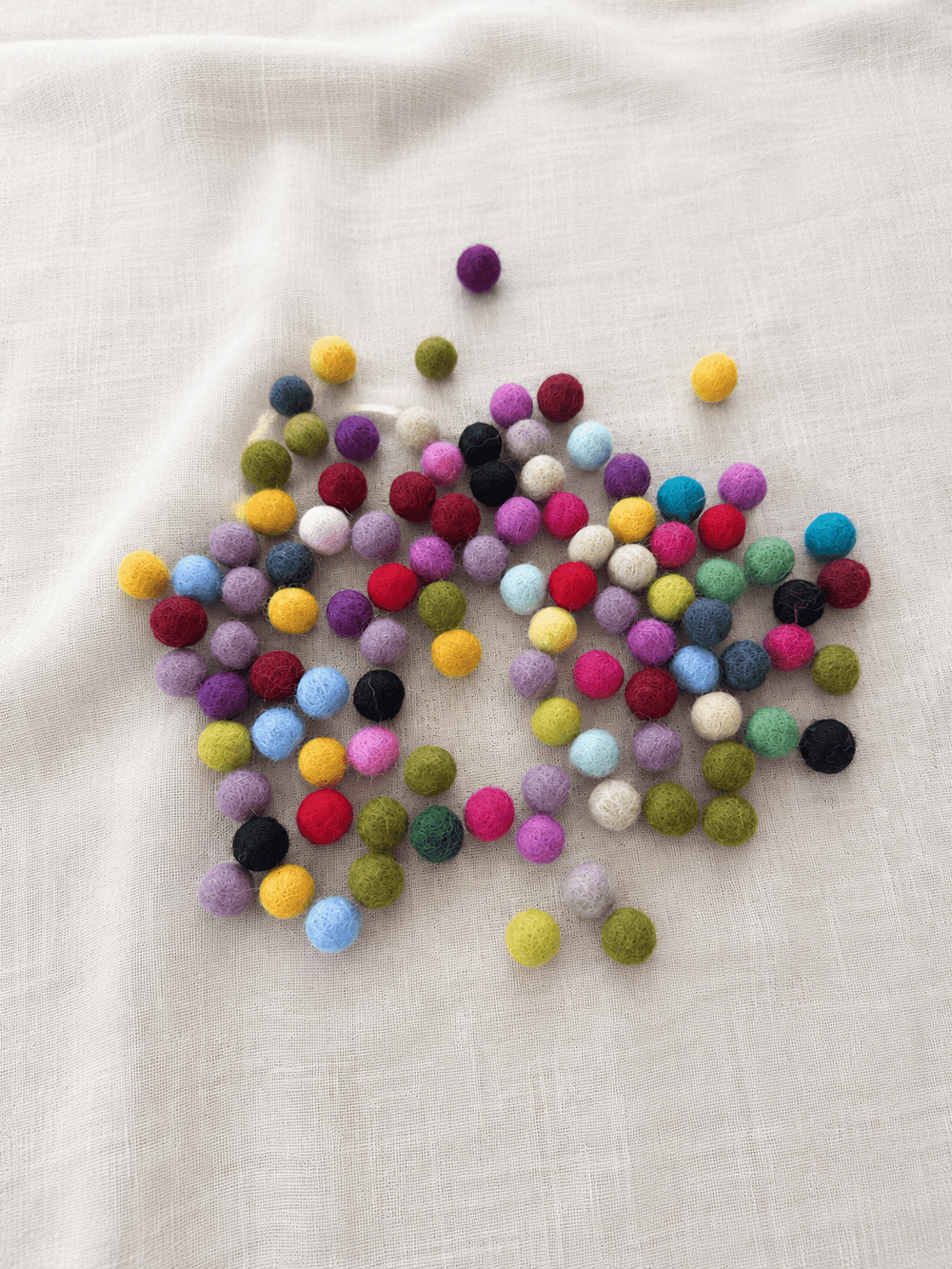 100 Filzkugeln 1 cm eine bunte Mischung
