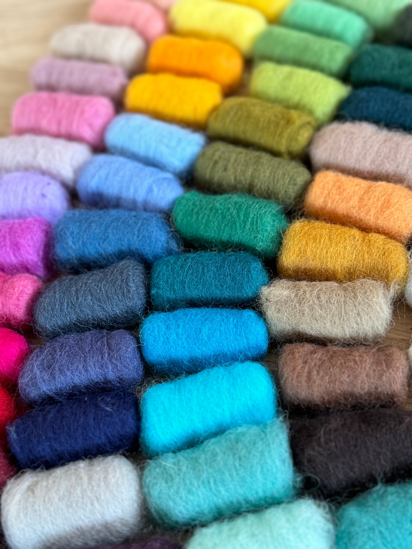 60 Farben Wolle ein Farbenwunder