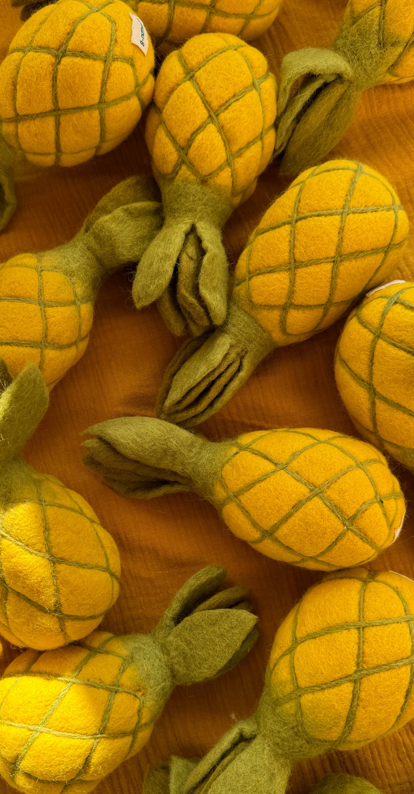 1x Filz Ananas – Handgemachtes Spielzeug für Kaufladen; Kinderküche 🍍