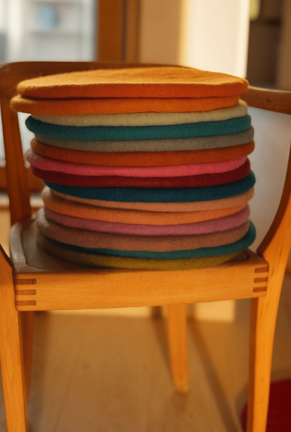 Sitzkissen Filz rund ca.35 cm 100% Wolle als Stuhlkissen Farbe 18 hellblau