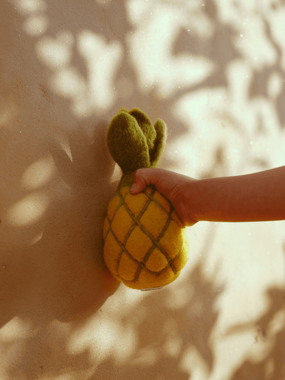 1x Filz Ananas – Handgemachtes Spielzeug für Kaufladen; Kinderküche 🍍