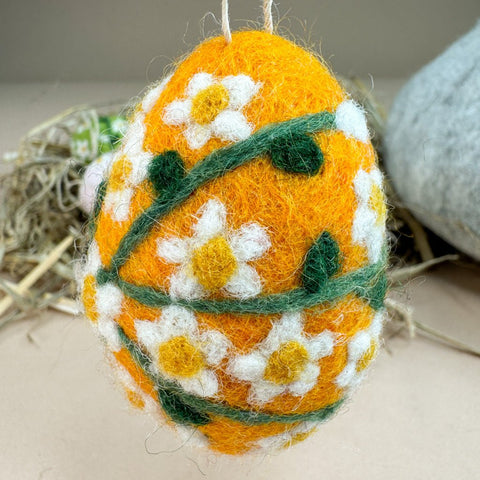 Filzei neu mit weißen Blumen