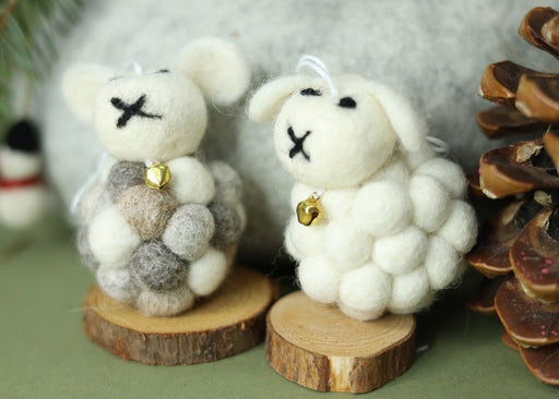 2  Anhänger Schafe aus Filz - 8-Natur