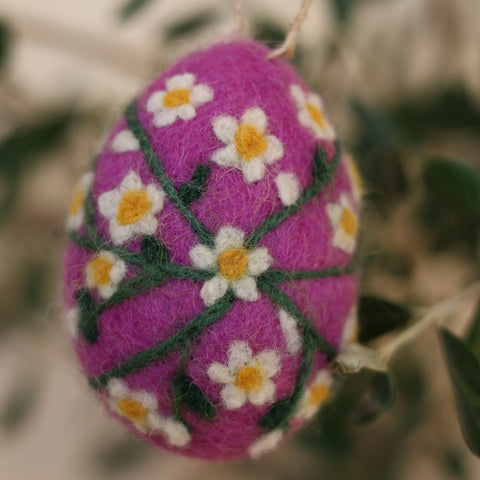 Filzei Lavendel mit weißen Blumen