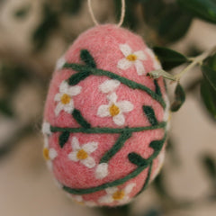 Filzei pink mit weißen Blumen