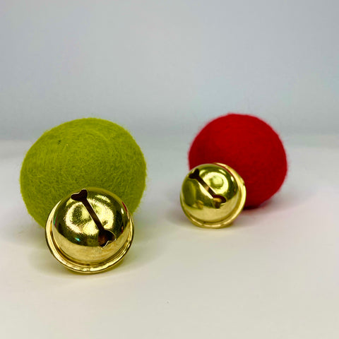 2 Filzbälle 4cm mit Glöckchen in rot und grün