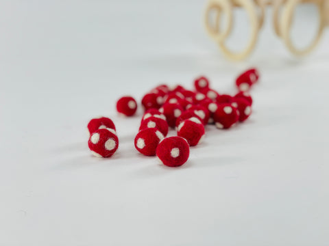 30 Filzkugeln Fliegenpilz rot