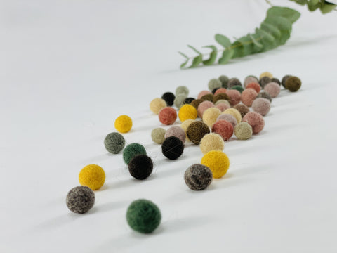 100 Filzkugeln 1 cm Natur Mix