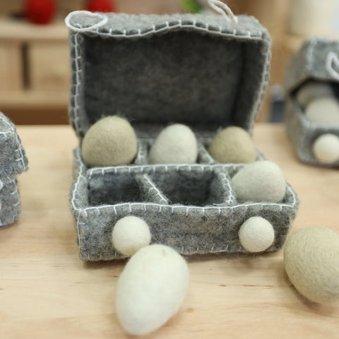 Handgefertigte Eierbox aus Filz mit 6 Bio-Eiern aus 100% Freilandhaltung