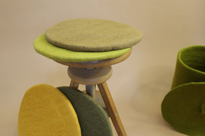 Sitzkissen Filz rund ca.40 cm 100% Wolle als Stuhlkissen Farbe 54 Moos grün - 8-Natur