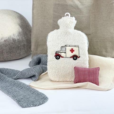 Wärmflasche Krankenwagen mit Kräutereinleger